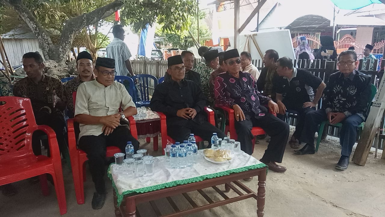 Wakili Pimpinan MA, Sekretaris Badilag Serahkan Jenazah KPA Gorontalo pada Keluarga